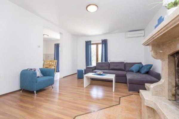 Apartments "Alen" Nedescina Luaran gambar